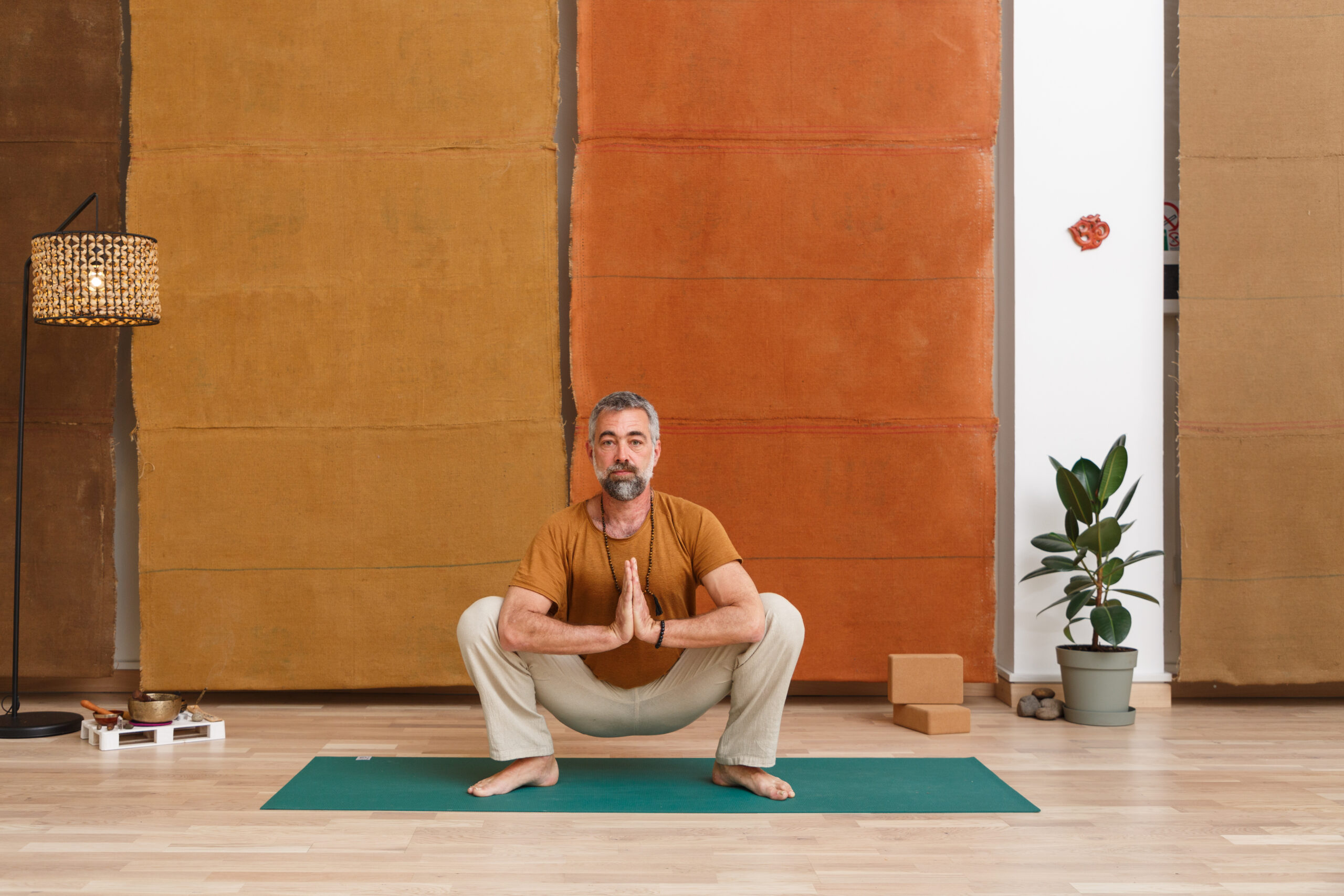 Malasana ghirlanda yoga villapizzone